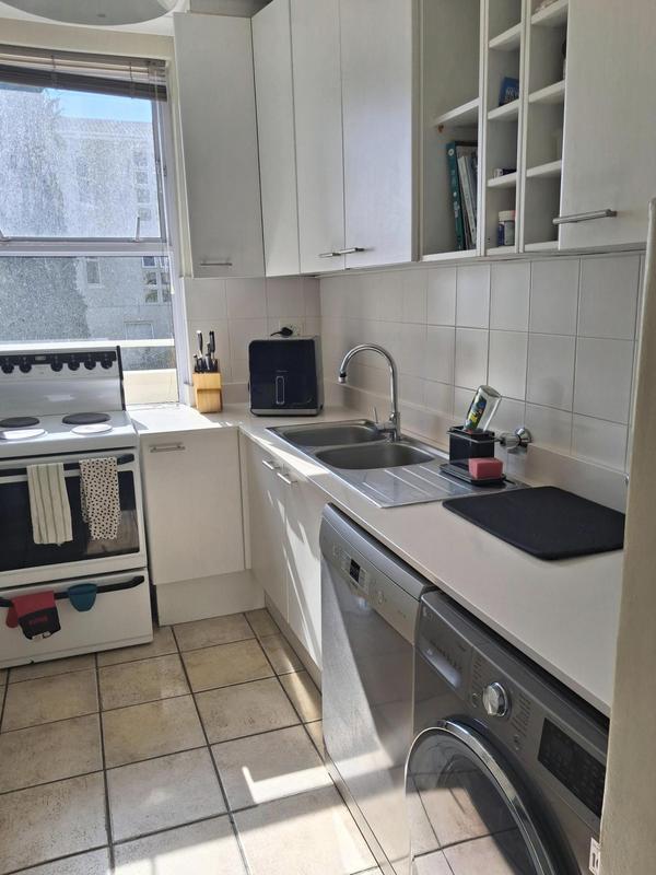 To Let 2 Bedroom Property for Rent in Vredehoek Western Cape